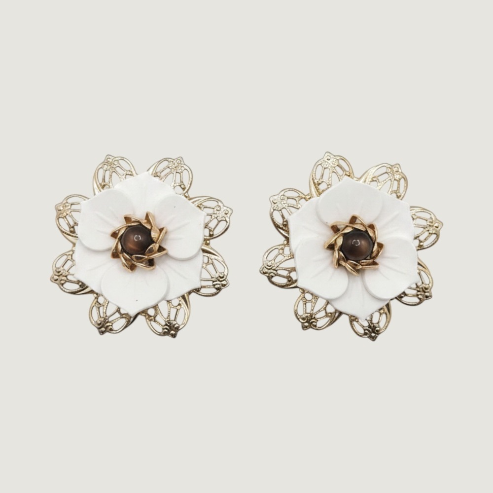 Vintage White Gold Filigree Flower Clip On Earrings 60s Style Faux Pearl Floral
